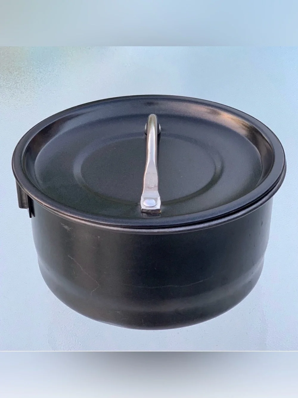 Round 2.5 Quart/10-Cup Camping Pot with Lid